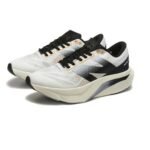 New Balance Fuelcell Sc Elite V4 - off-white - Image 3